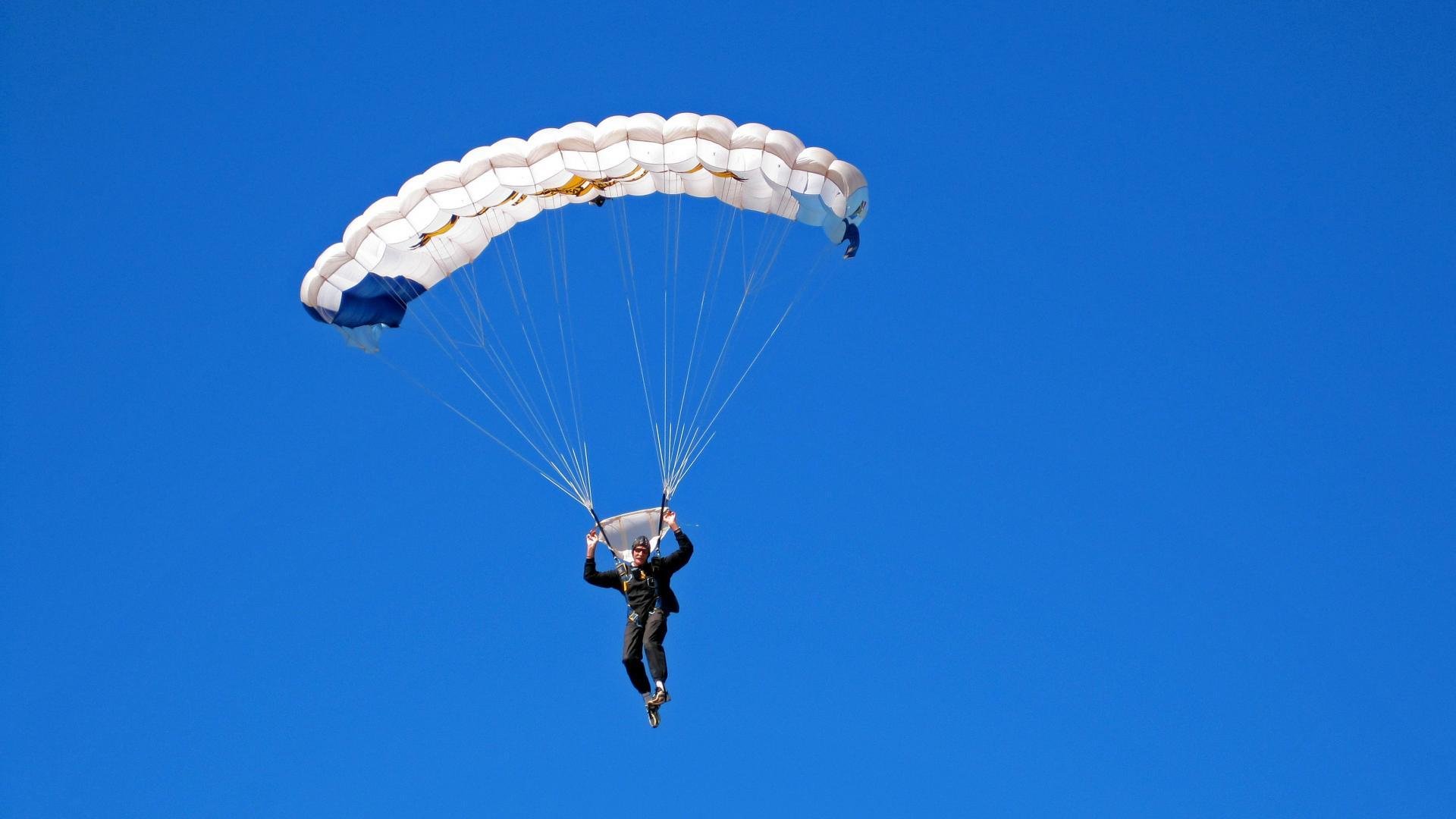 电竞内容平台竞争激烈优质创作者备受青睐，电竞例子